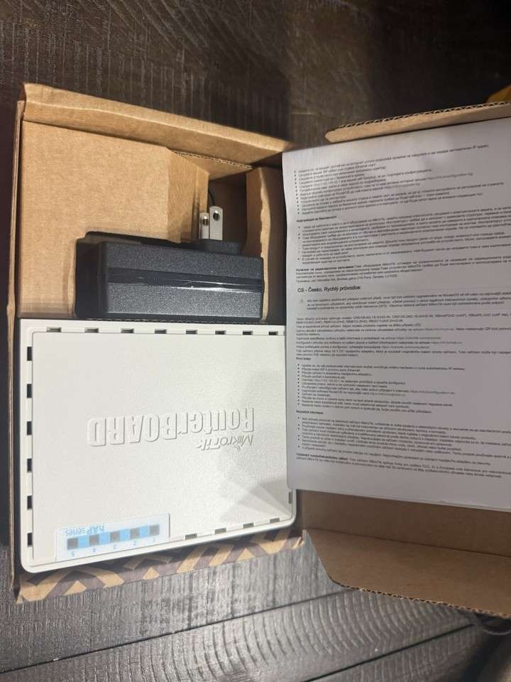 Mikrotik Routerboard RB951Ui-2HnD 5xPORT LAN Router